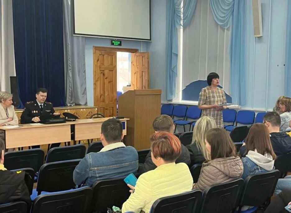 Родители колледжа. Собрание родителей студентов. Собрание родителей студентов. Родительское собрание в школе. Собрание родителей студентов.