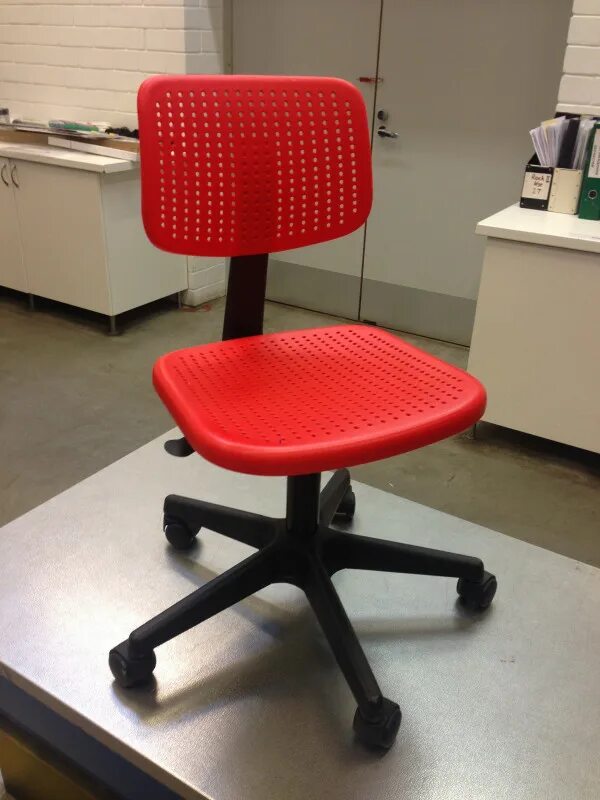 Столы и стулья воронеж. Farmhouse, jonathan charles stool. Барный стул topmax oskar 80066g. Кресло режиссера сзади. Старый стул.