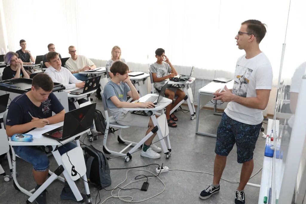 Вмк мгу корпус. Вмк мгу корпус. Федотов михаил валентинович вмк. Вмк мгу здание. Факультет вмк мгу.