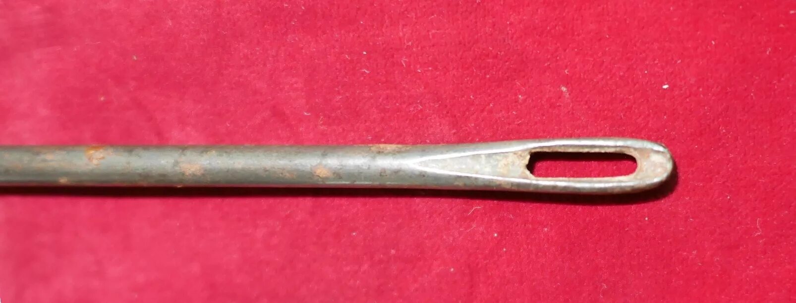 ржавая игла. ржавая игла. старинные иглы. иголка. ржавая иголка.