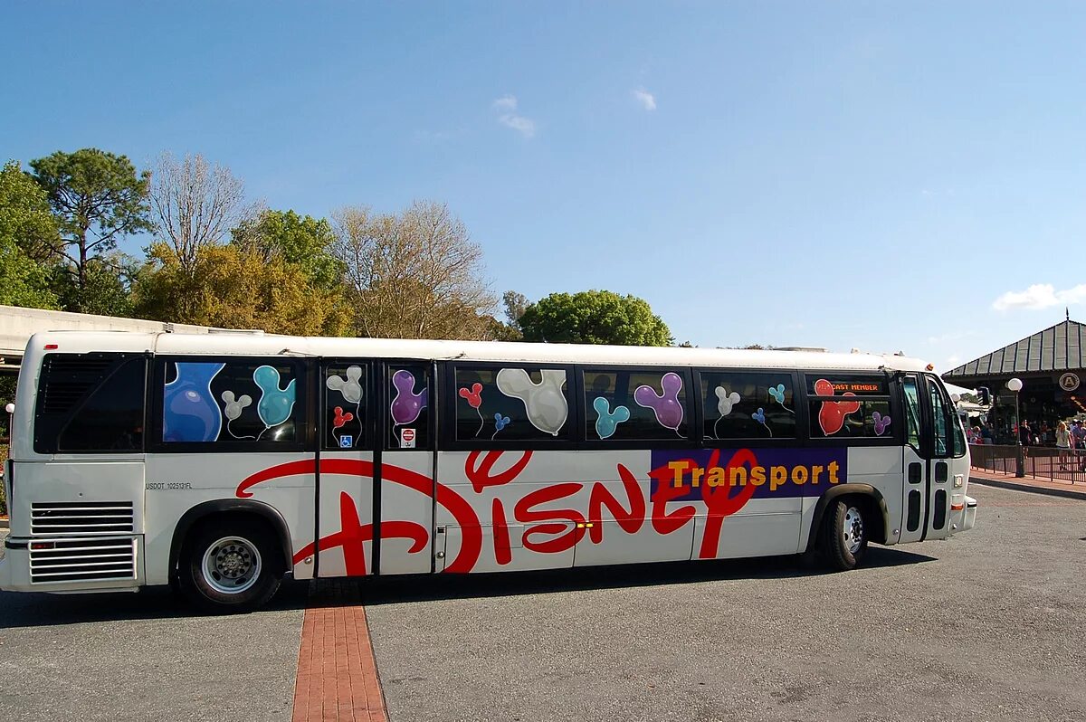 Here come the bus. Автобус дисней. дисней автобус 2013. kingdom транспорт. bus world энергетик.
