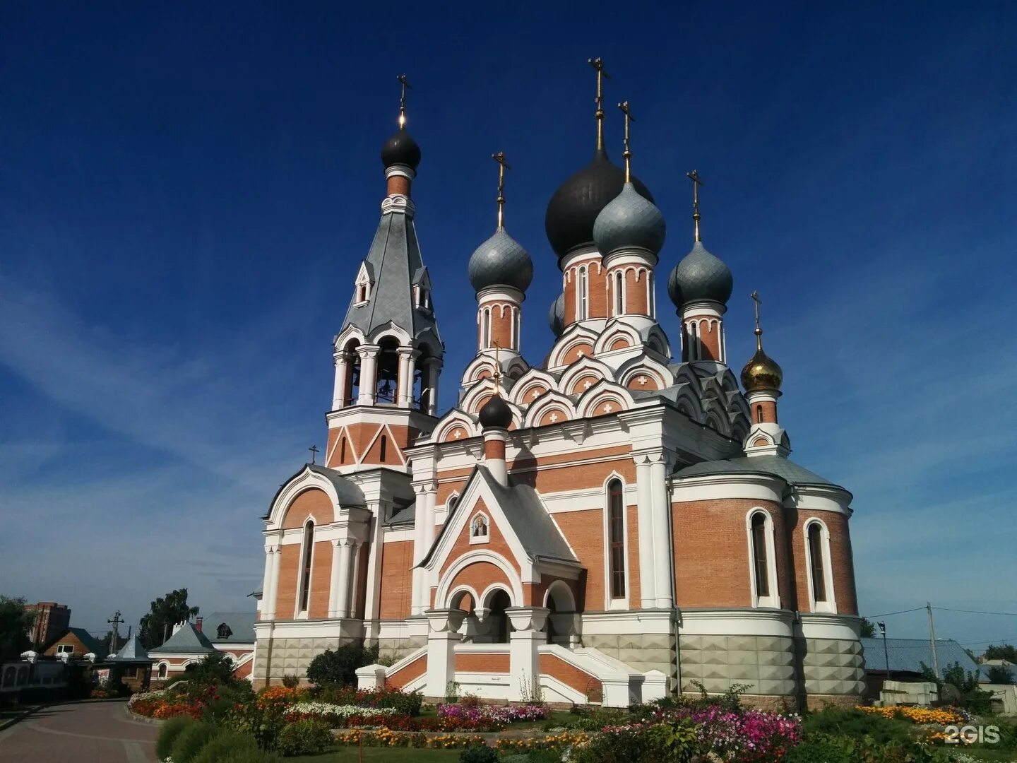 Храм в честь преображения господня. Кафедральный собор бердск. преображенский кафедральный собор г бердск. храм в бердске преображенский собор. кафедральный собор преображения господня.