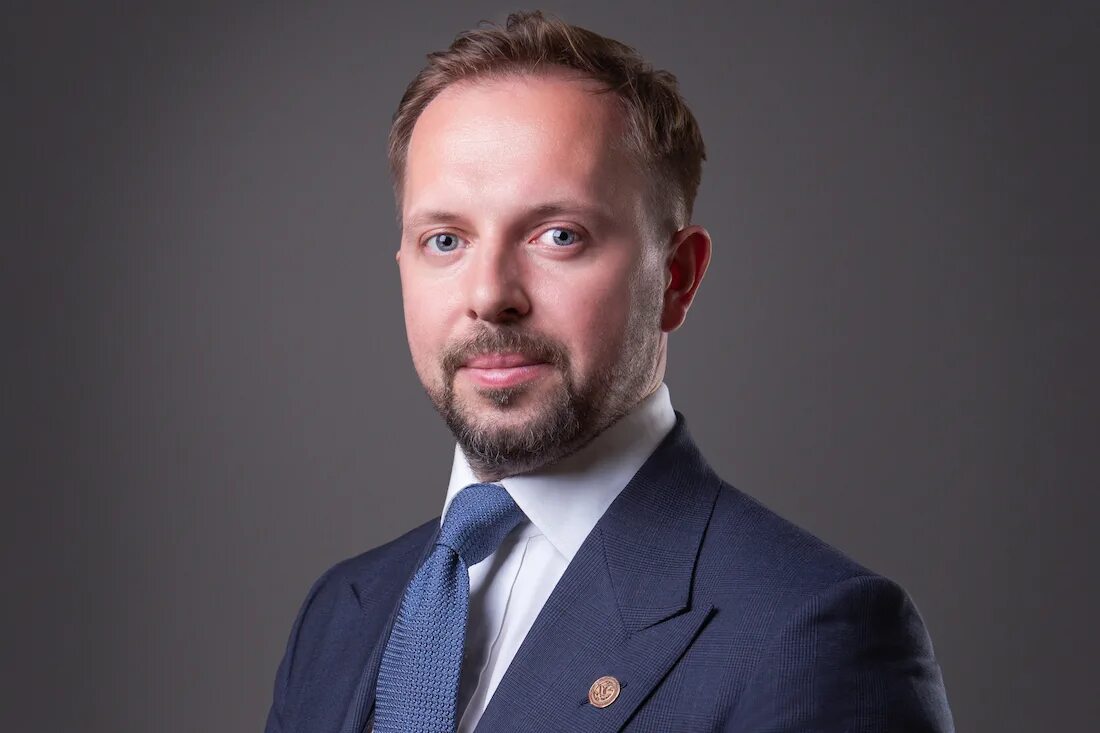 продюсер (исполнительный и линейный).