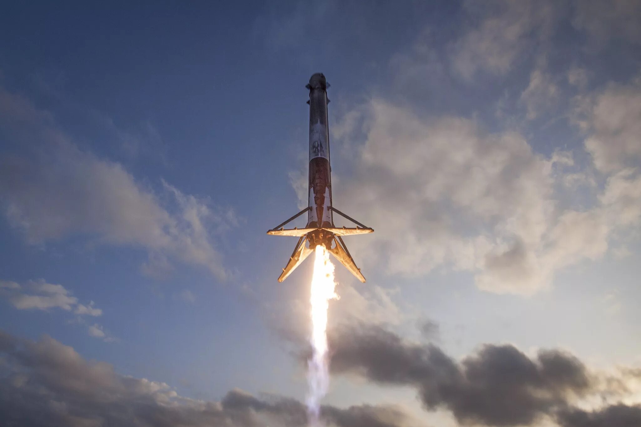 Как приземляется ракета. Ракета фалькон 9. многоразовая ступень falcon 9. многоразовая ракета spacex falcon. фалькон 9 посадка.