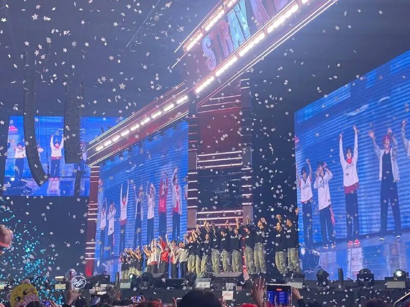 5 star dome tour 2023. 5 star dome tour 2023. 2023 год концерт. 5 star dome tour 2023. стадион арми bts фиолетовый.