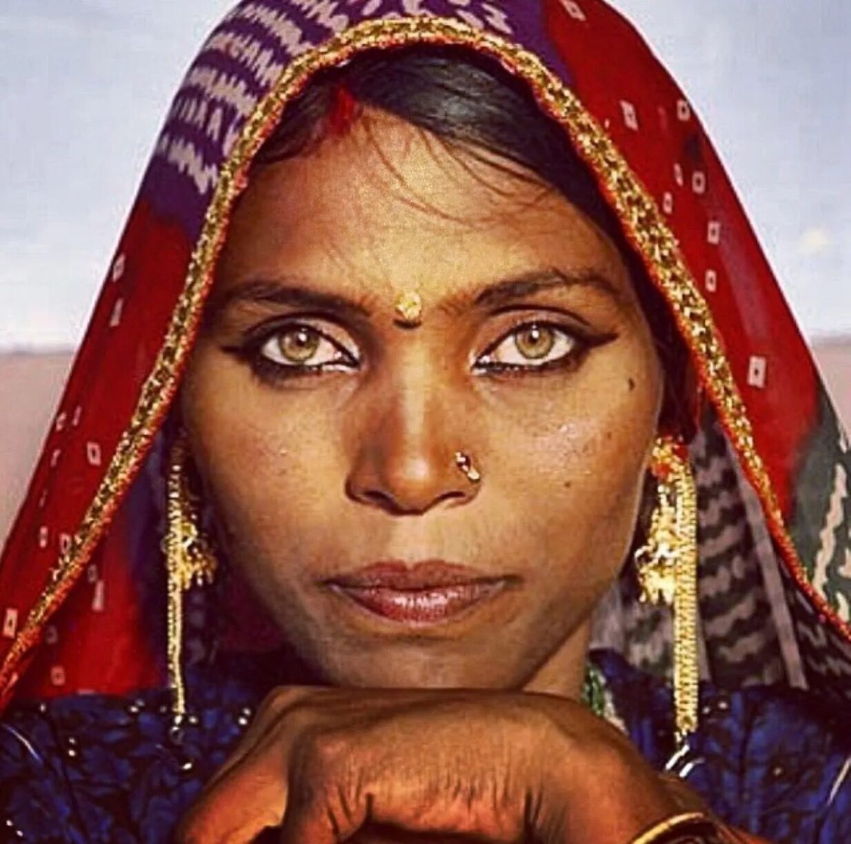 Глаза джипси раджастан. Раджастан женщины. Черная индианка. Лицо индуса. Лицо индуски.