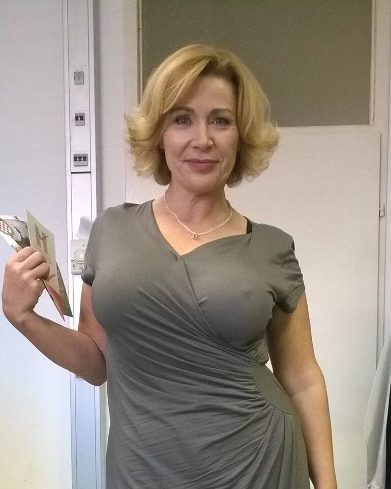 Moms overs 50. Gilf женщины. Гилф кэти. Взрослые женщины в купальниках. Женщины за 50.
