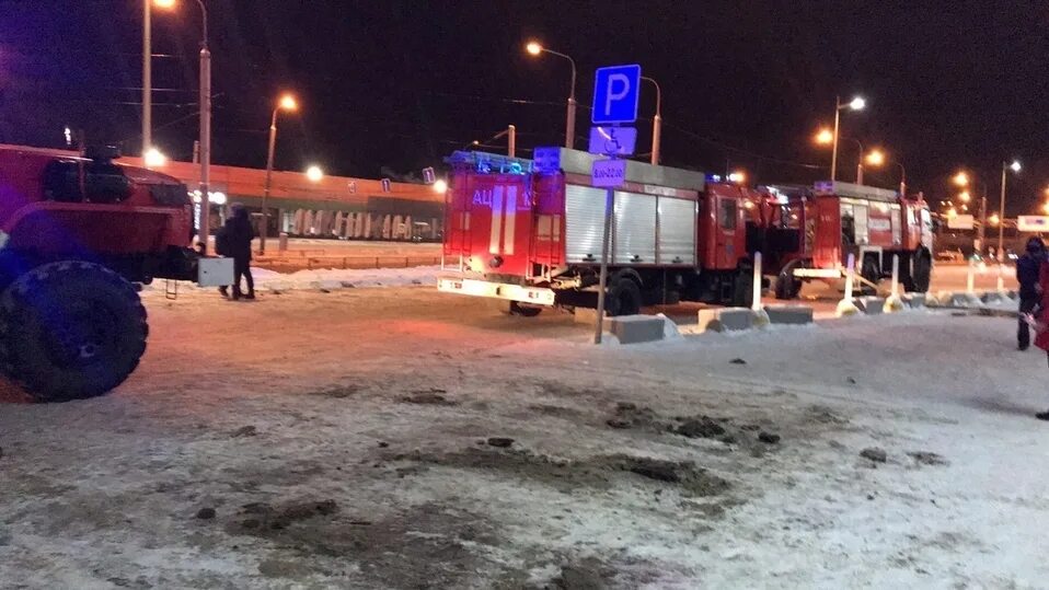 Пожар в Рио Ярославль. ТЦ Рио горит. Пожар в торговом центре Рио. ТЦ Рио на Тутаевском шоссе Ярославль. Рио сгорело