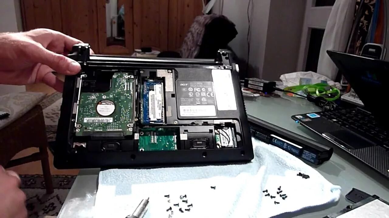 Acer не видит ssd. Acer aspire one 521. acer one kav60. ssd acer aspire one zg5 разъём hdd. acer aspire one kav60 l03 ssd.