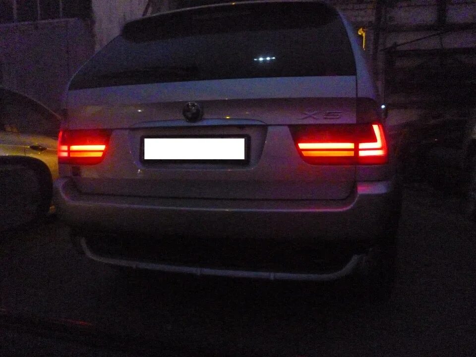 Стопы е53. Задние фонари е53 sonar. бмв х5 е53 диодные фонари задние. стоп сигнал на bmw x5 e53. bmw e53 задние фонари светодиодные.