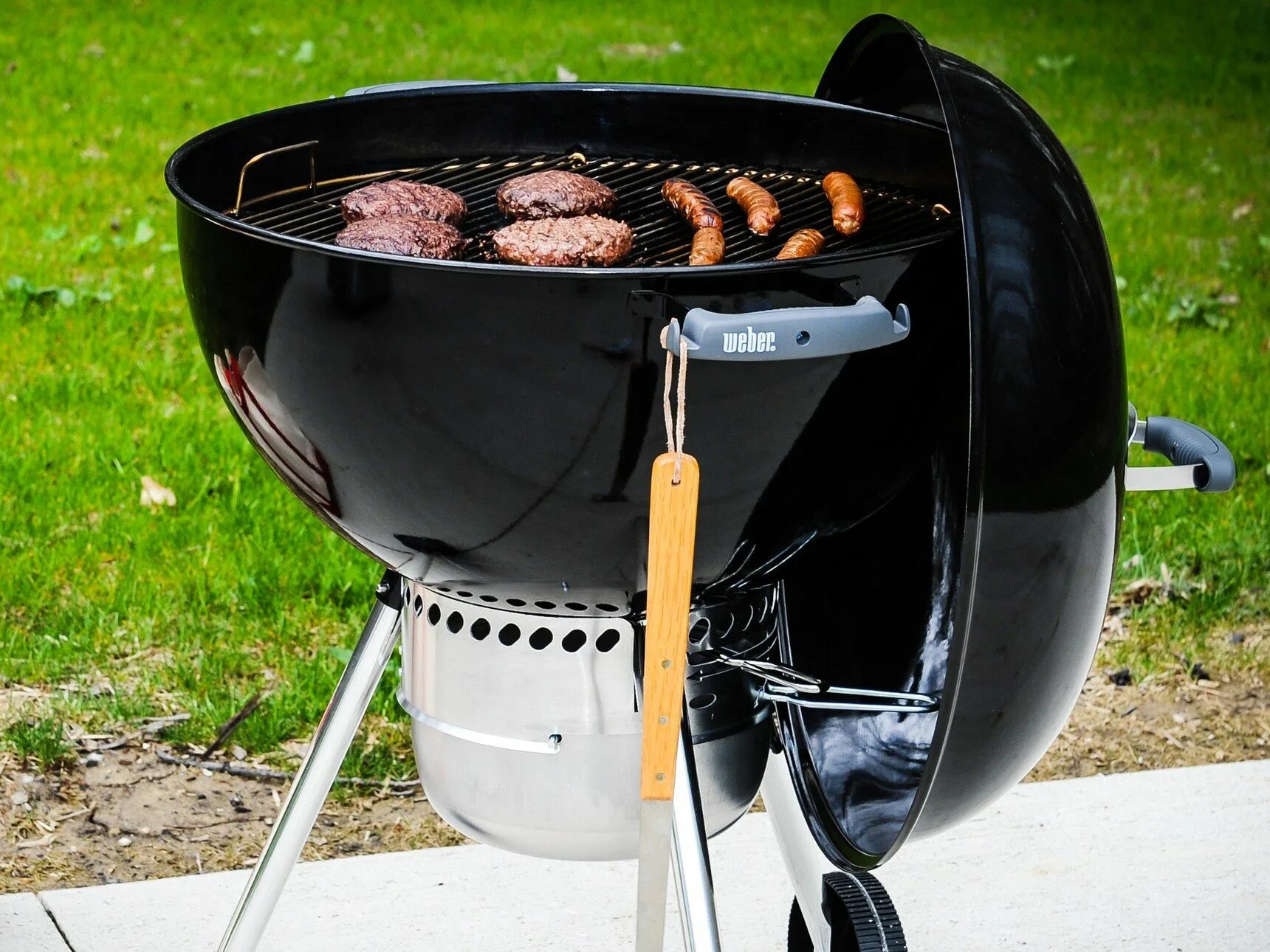 Weber фото. Угольный гриль weber summit kamado s6 grill center 61 см черны в упаковкей. Гриль угольный weber summit charcoal grill center. Гриль weber 47. Электрические грили weber pulse.