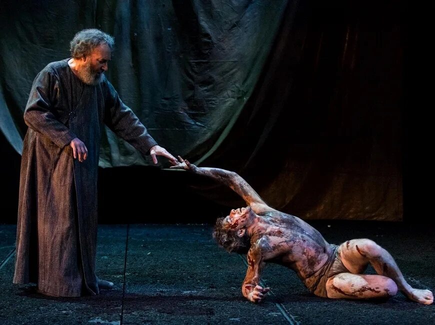Broadway.com Photo 2 of 12 King Lear: Show Photos