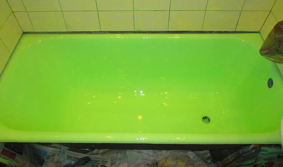 Разноцветные акриловые ванны. Эмалированные ванны цветные. Цветной акрил для ванны. Ванна чугунная цветная.