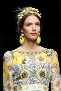 Аксессуаров много не бывает": яркие и стильные детали коллекции Dolce&Gаbbana ве