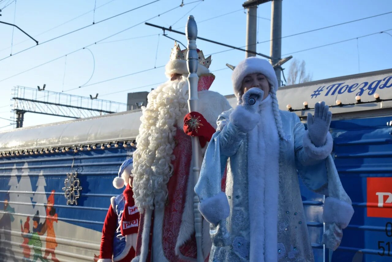 Попова 37 оренбург резиденция деда мороза. Здравствуй дедушка мороз фильм. Здравствуй дедушка мороз 2021. Поезд деда мороза в таганроге. Реклама с дедом морозом 2023.