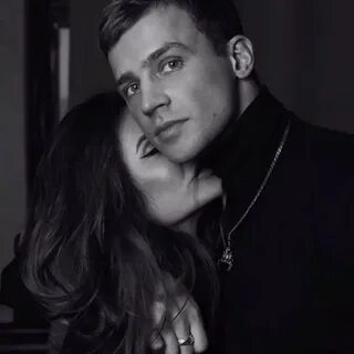 Есть ли девушка у олега