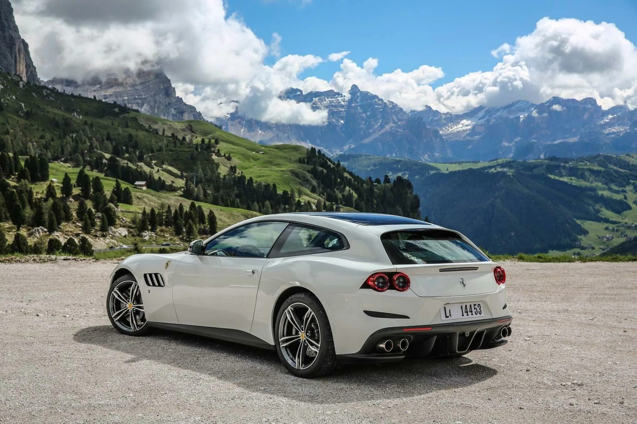 Ferrari gtc4. Феррари gtc4lusso. Феррари GTS 4 lusso. Ferrari FF gtc4lusso. Ferrari gtc4lusso белая.