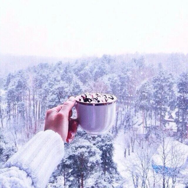 В воздухе пахло снегом. Кофе зимой. Доброе Снежное утро. Морозное утро. Зимнее настроение.