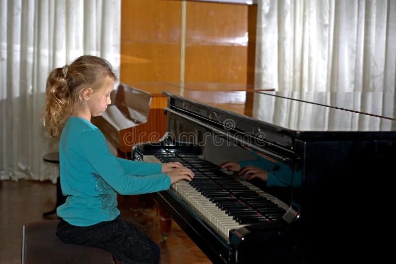 Anna plays the piano. Пианино репетиция. A woman playing the piano. Anna plays the piano. A woman playing the piano.