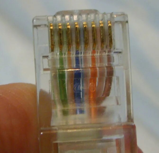 Интернет кабель 4 жилы. Обжим кабеля rj45 4 жилы. Обжимка витой пары RJ 45 4 жилы. Витая пара обжимка 4 проводов. Обжать коннектор RJ-45 4 жилы.