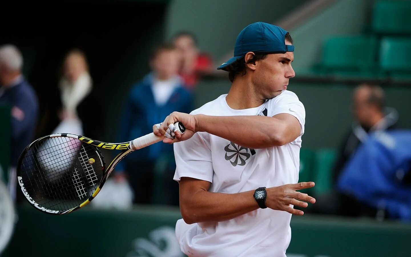 Новости тенниса мужчины сегодня. Ракетка Рафаэля Надаля. Rafael Nadal 2023. Lacoste Roland GARROS. Филиппа Преугшат теннис.