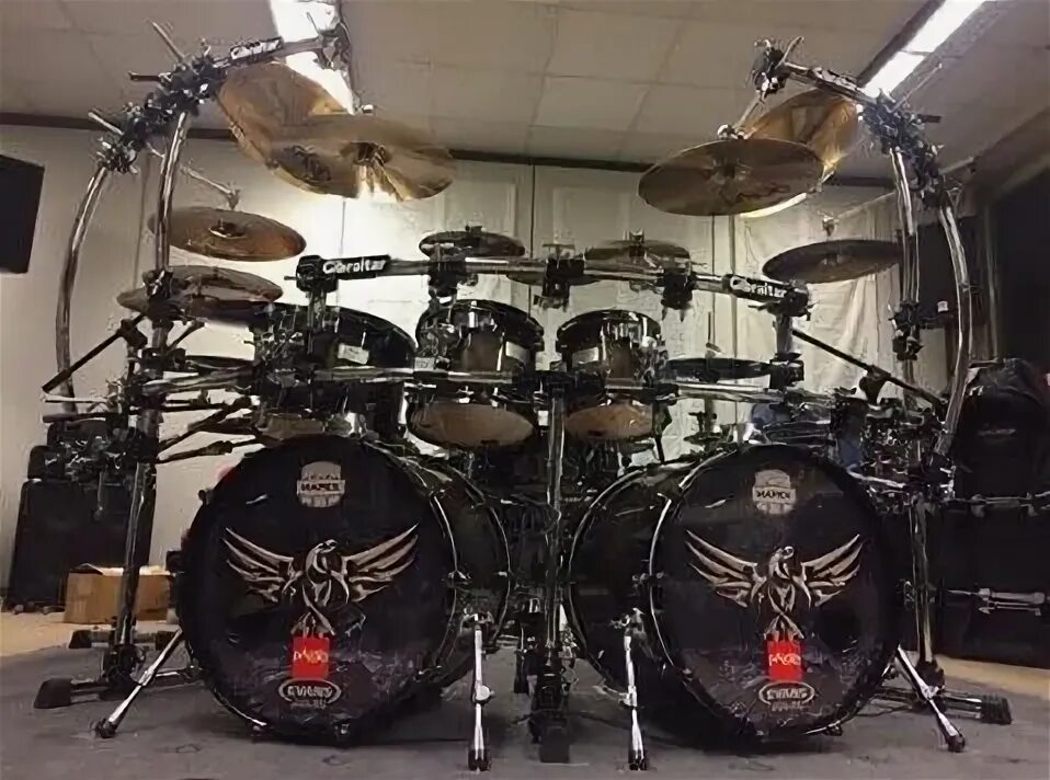 Heavy metal drum kit. Queen барабаны. Красивые барабаны. Megadeth drum. Томми ли drumset.