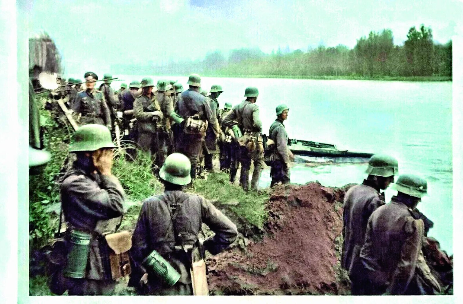 Хотя собранные на границе советские войска. Атака немцев 1941. Нападение фашистской Германии на СССР 22 июня 1941 г. Немецкие войска 22 июня 1941. Немцы на границе СССР 1941.