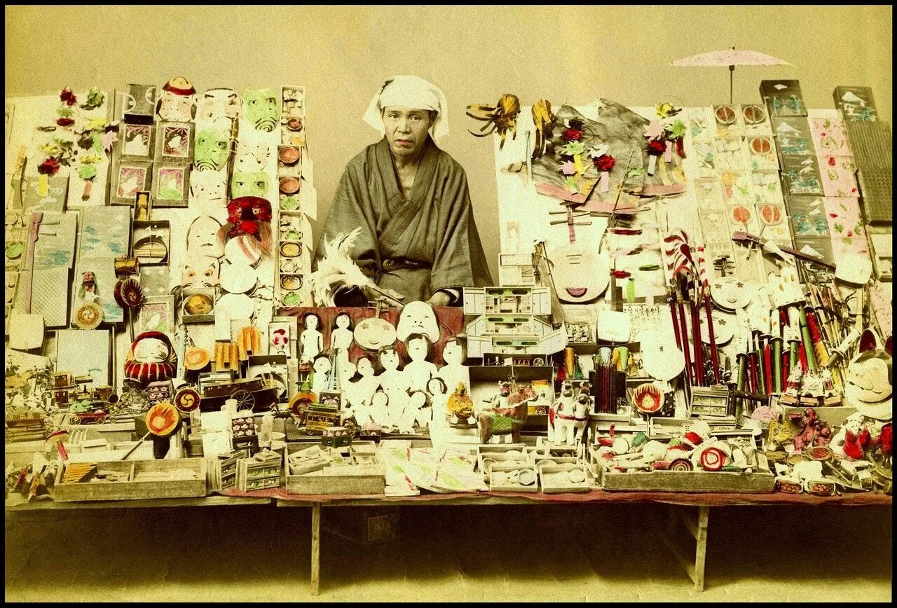 C a japan. Old japan. souvenir seller.