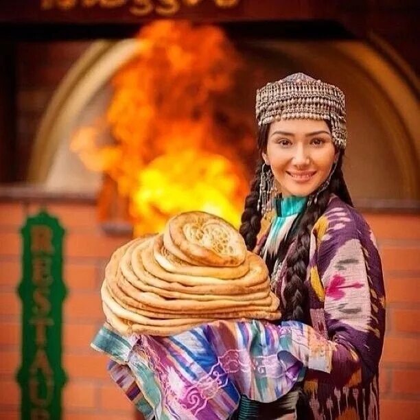 Таджикские женщины. Узбекские девушки. Узбекистан народ. Национальная одежда таджичек.