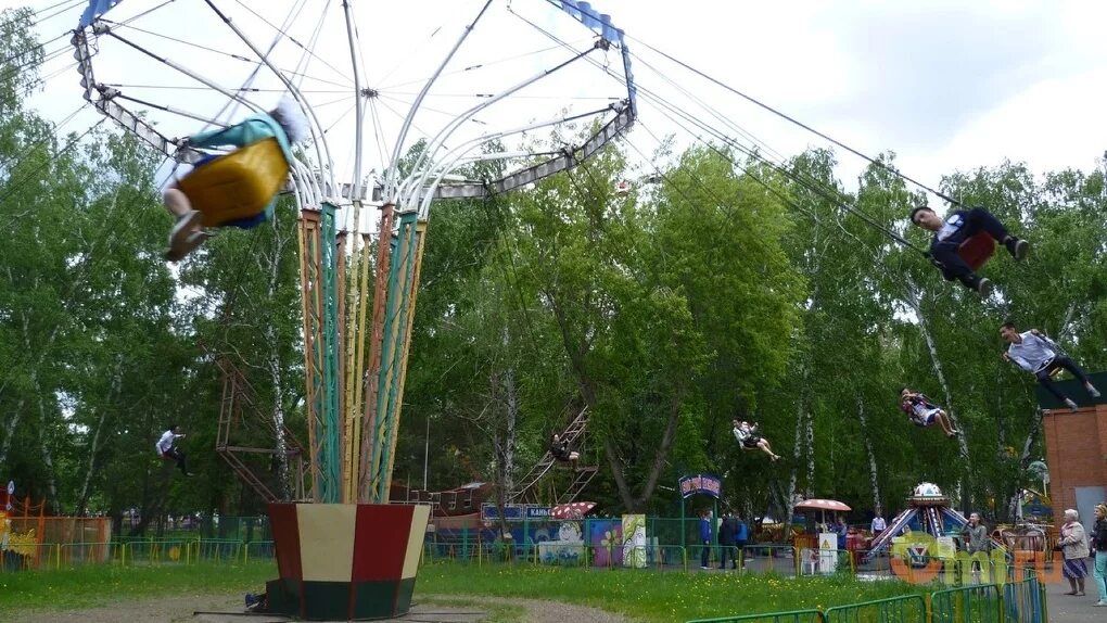 Парк ВЛКСМ Омск аттракционы. Омск Советский парк аттракционы Советский аттракционы. Советский парк Омск карусели. Орбита Омск парк. Парк аттракционов омск