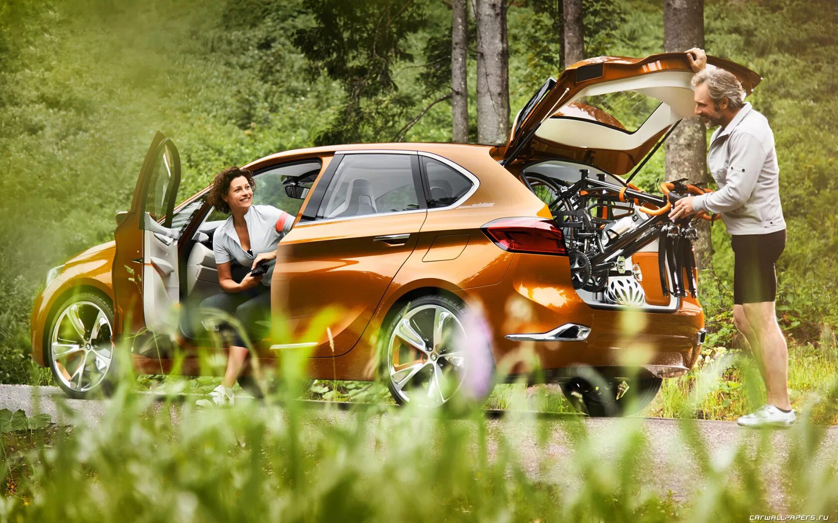 автомобиль в жизни человека. семья путешествует. автомобиль в жизни человека. семья с автомобилем. ковалевский леон валентинович.