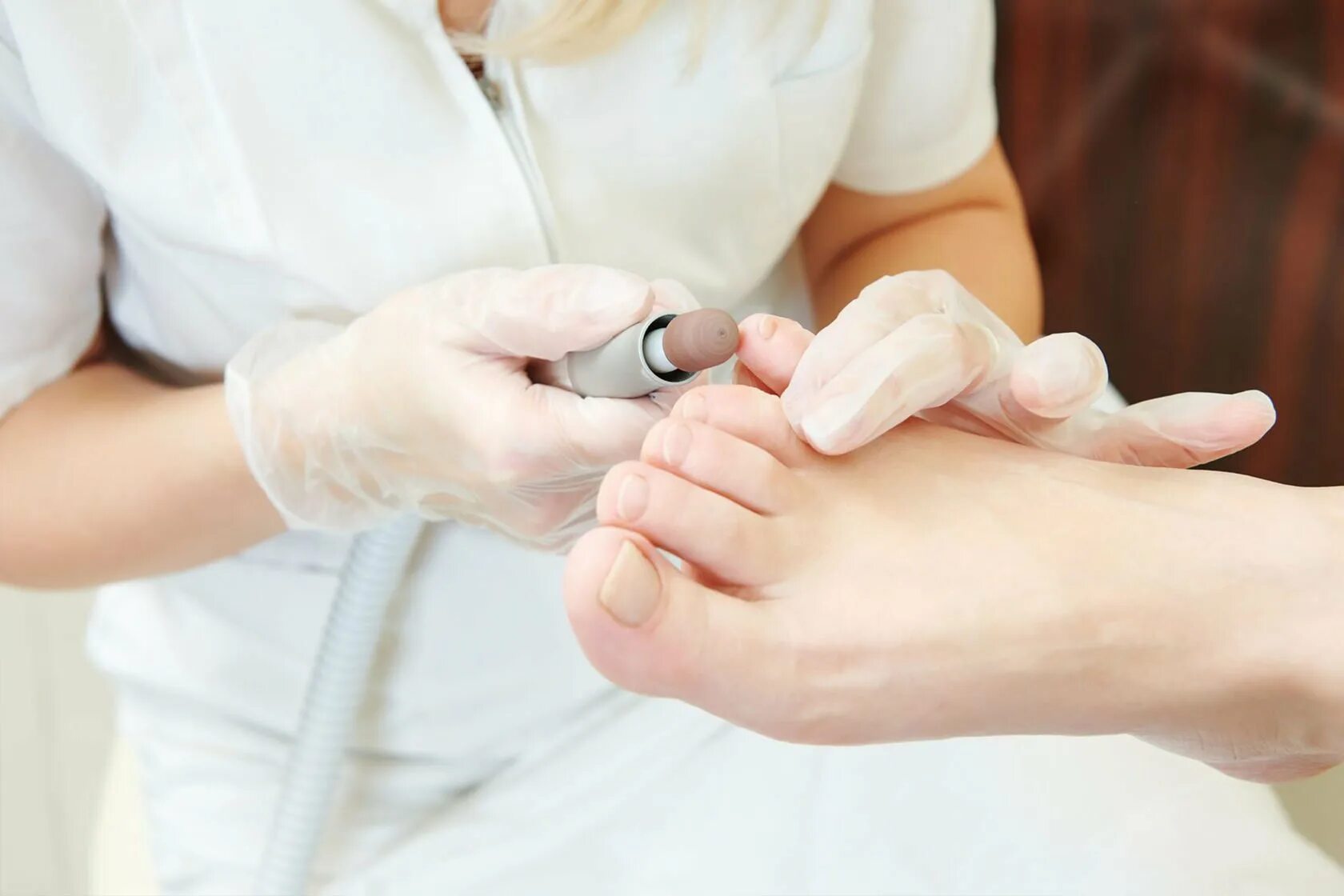 Мастер педикюра подолог. Мужской педикюр аппаратный. Подологический педикюр. Подология педикюр. Подолог в набережных.