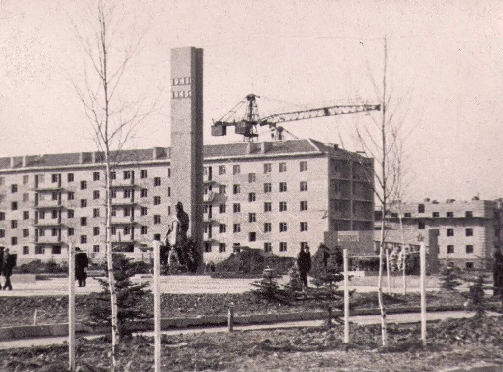 Площадь 50 лет октября. Октябрьская площадь подольск. климовск 1970. климовск 90 годы. климовск октябрьская площадь 13 год постройки.