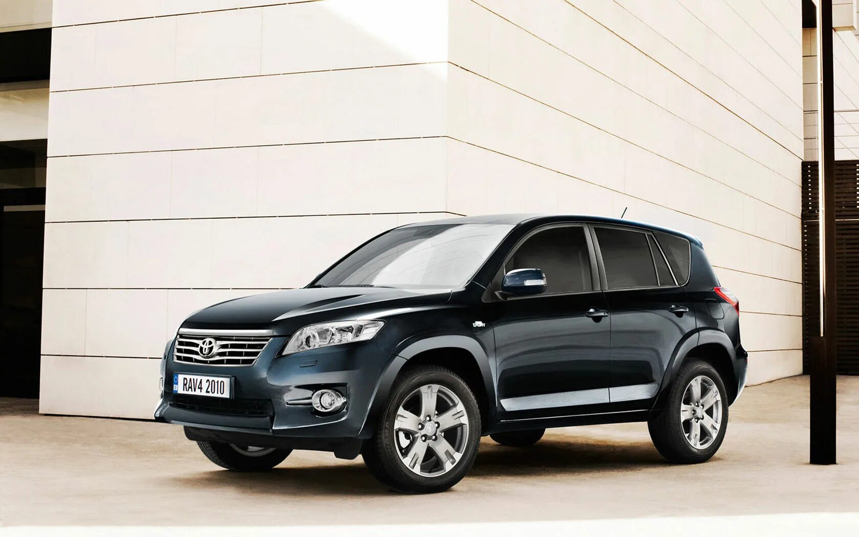 Toyota rav4 салон. (4,3•10^-3)•(2•10^-2). 0,004 : 0,5 столбиком. 03 04 2010. Toyota rav4 iii (xa30) рестайлинг.