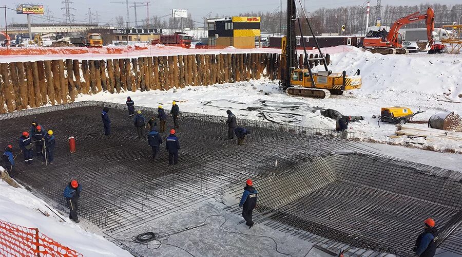 строительный участок. строительная площадка панорама. стройка площадка. строительная площадка летом. выбор строительной площадки.