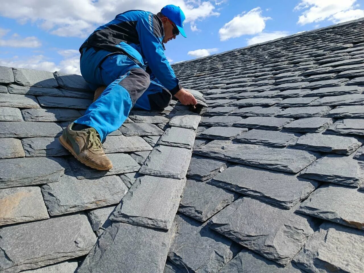 укладка кровли. кровля крыши. способы укладки черепицы. кровельщик москва. кровельщик москва.