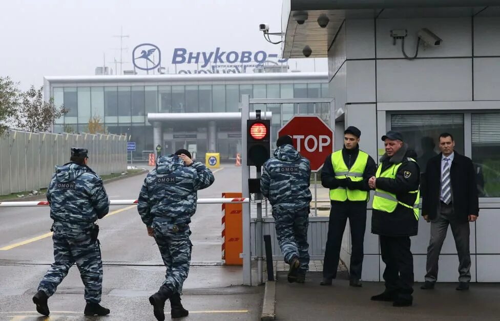 Полиция аэропорта внуково. Фалькон внуково. Аэропорт внуково такси. Охрана аэропорта домодедово. Такси в домодедово фото.
