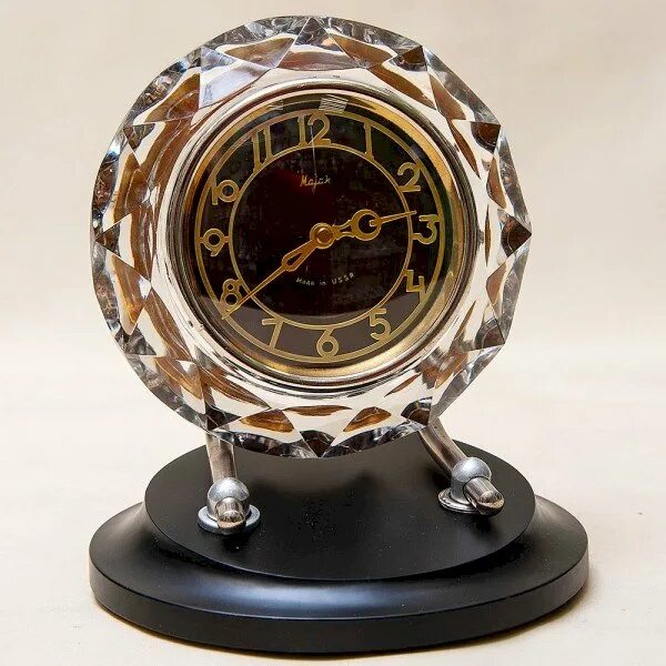 Часы маяк настольные хрусталь. Часы маяк кварц. Часы маяк кристалл 1988. Часы маяк настольные хрусталь. Часы маяк настольные хрусталь.