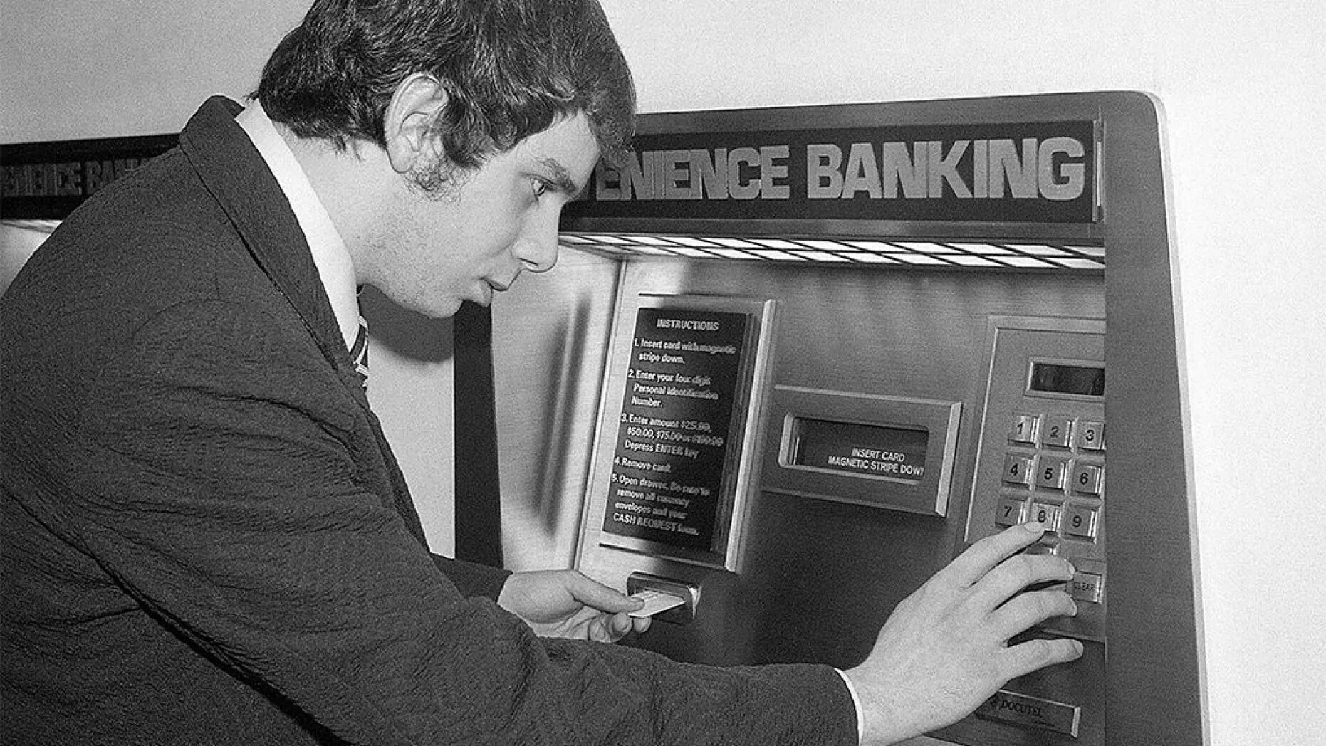 ATM 1967. Первый Банкомат. Первый Банкомат в мире. Самый первый Банкомат.