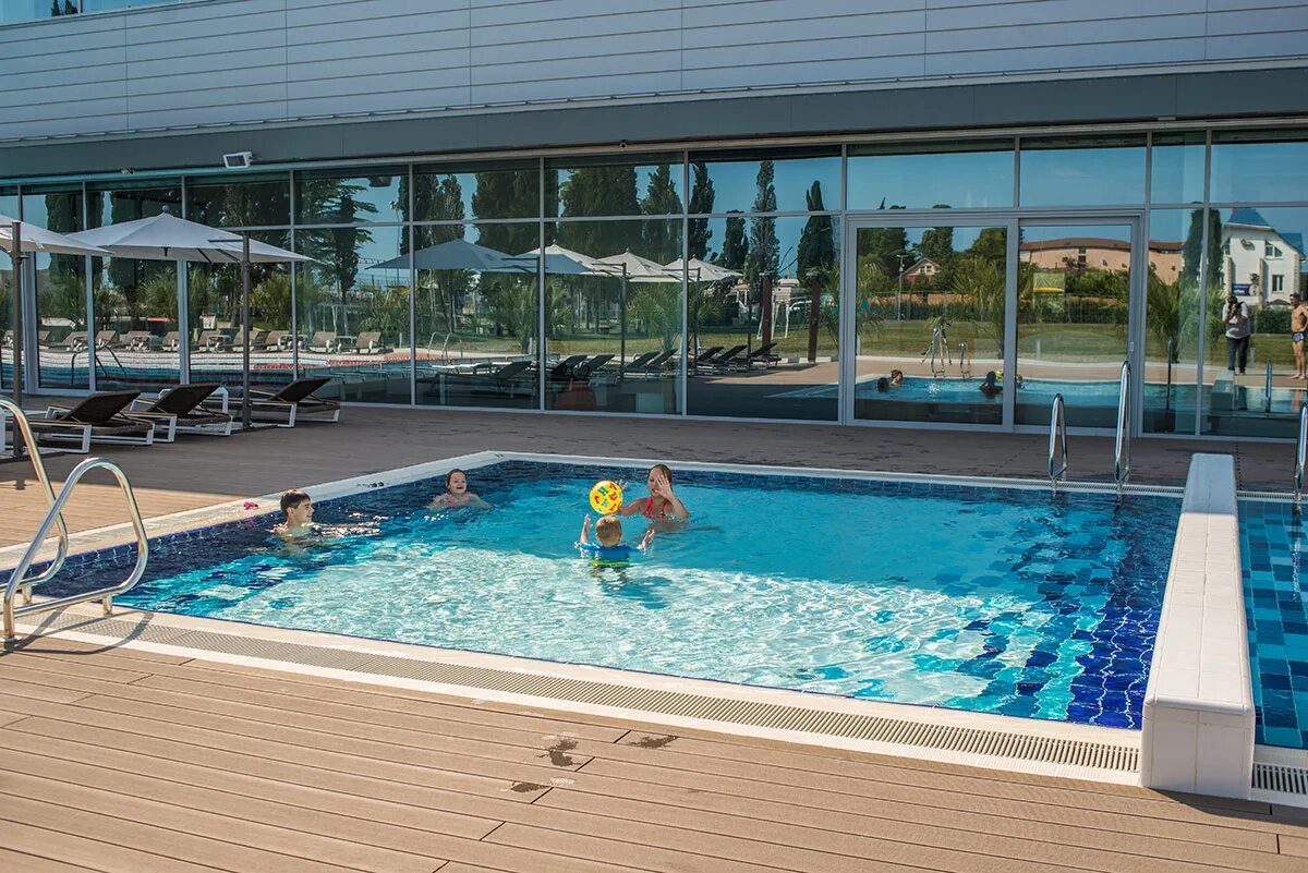 Sport Inn Hotel & Wellness 4 Сочи. Sport Inn Адлер бассейн. Sport Inn Hotel Wellness Адлер. Спорт ИНН отель Адлер. Пансионаты адлера с бассейном недорого