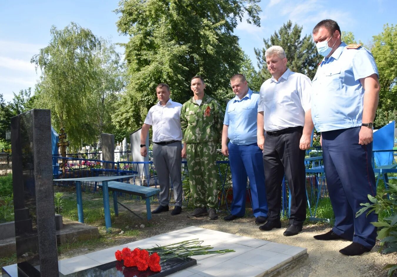 Погода в каневской по часам. Каневская. Памятники в станице Новодеревянковской. Станица Петровская.