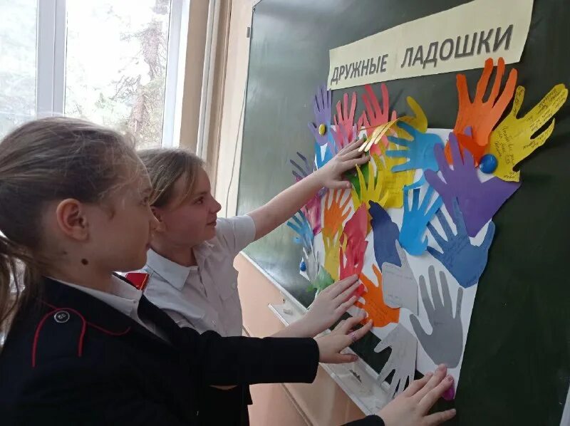 Неделя детской книги в библиотеке в 2023 году эмблема. Детская неделя 2023. Неделя детской книги 2023. Неделя детской книги 2023. Неделя детской и юношеской книги мероприятия.