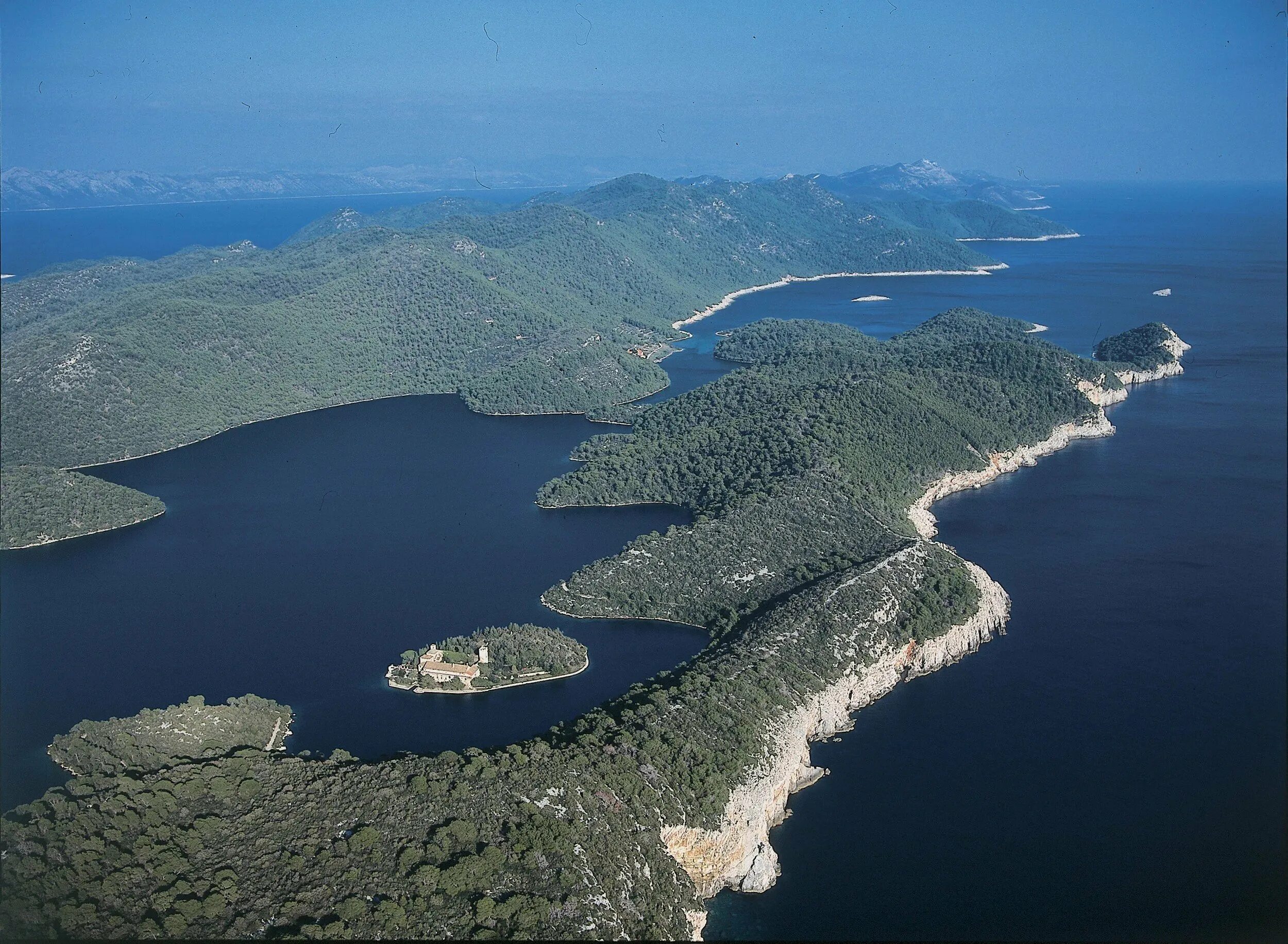 Is situated an islands. Остров Млет Хорватия. Национальный парк Млет Хорватия. Элафитские острова Хорватия. Далматинские острова, Хорватия.