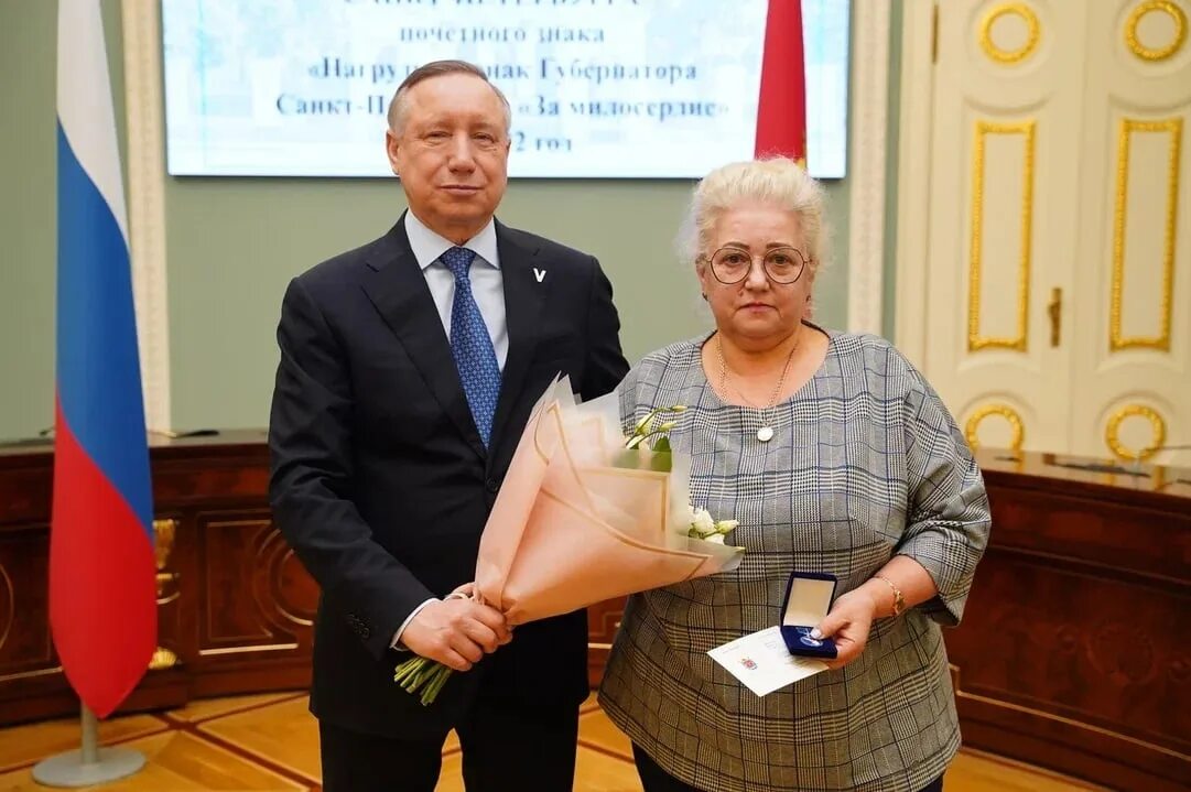 Награждение в Смольном сегодня. Заслуженный учитель Санкт Петербурга 2022. Медаль губернатора Петербурга за Милосердие.