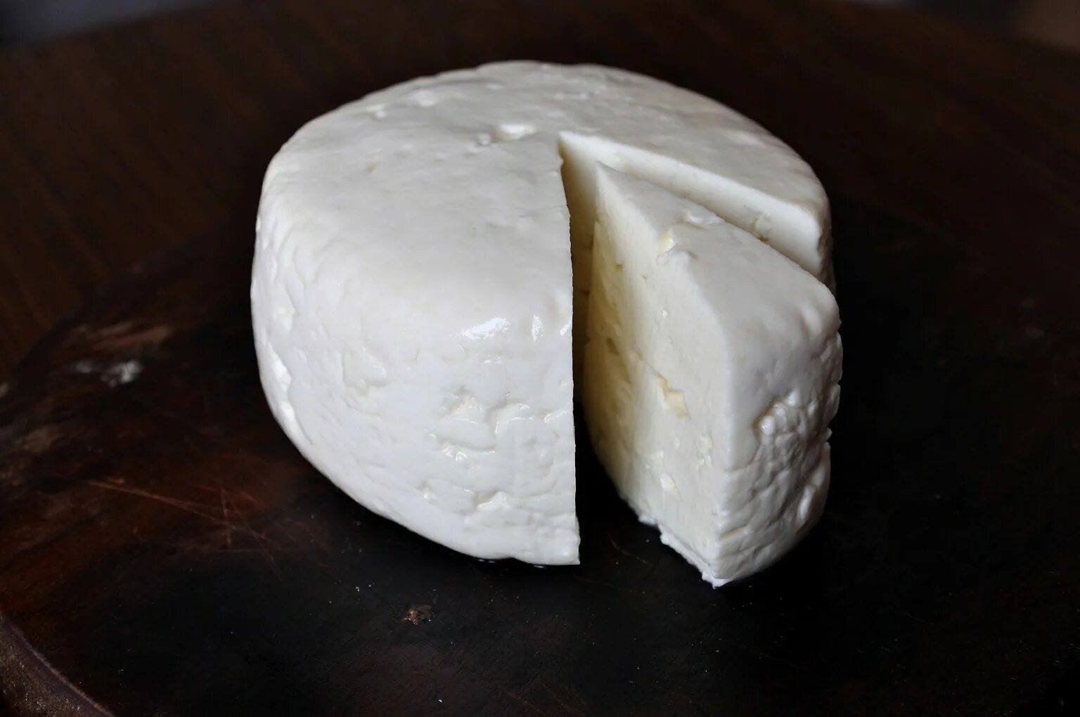 Почему сыр белый. Белый сыр. сыр белый круглый. queso. сыр для вырезания.