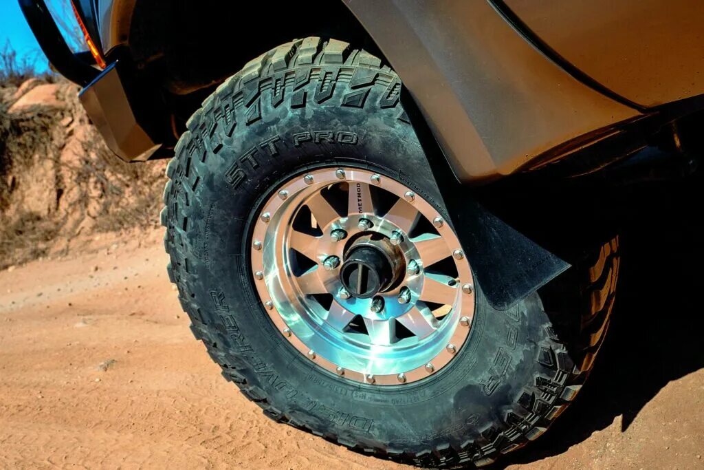 Автошина nitto mud grappler. Лучшая резина для бездорожья. Внедорожный протектор. Ат резина для внедорожников рейтинг. Гудиер вранглер дуратрак.