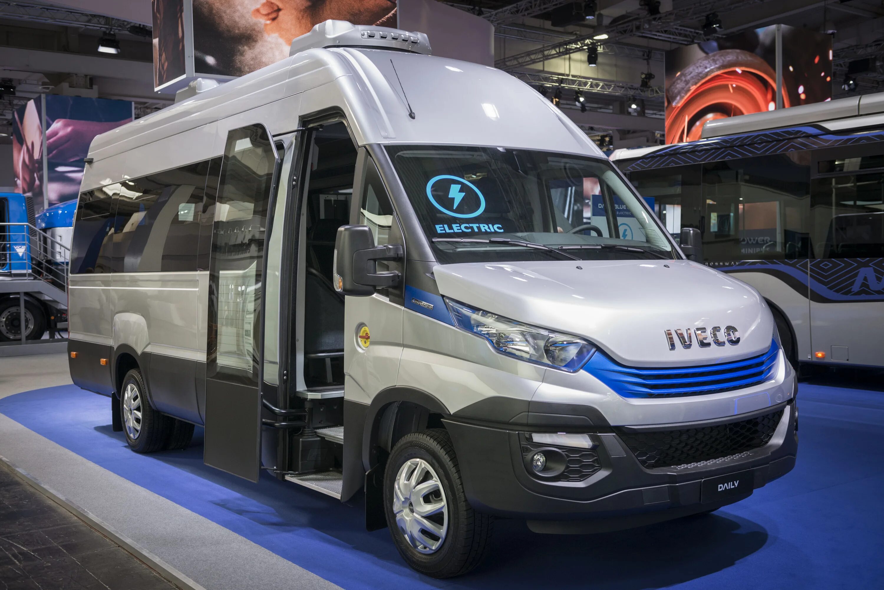 Лампы ивеко дейли. Ивеко Дейли 2018. Iveco Daily 5000 Electric. Iveco Daily Hi-matic. Iveco Daily 2022.