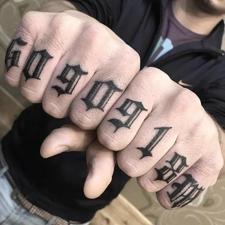 Тату цифры. Тату цифры на пальцах. Тату римские цифры на пальце. Тату цифры мужские