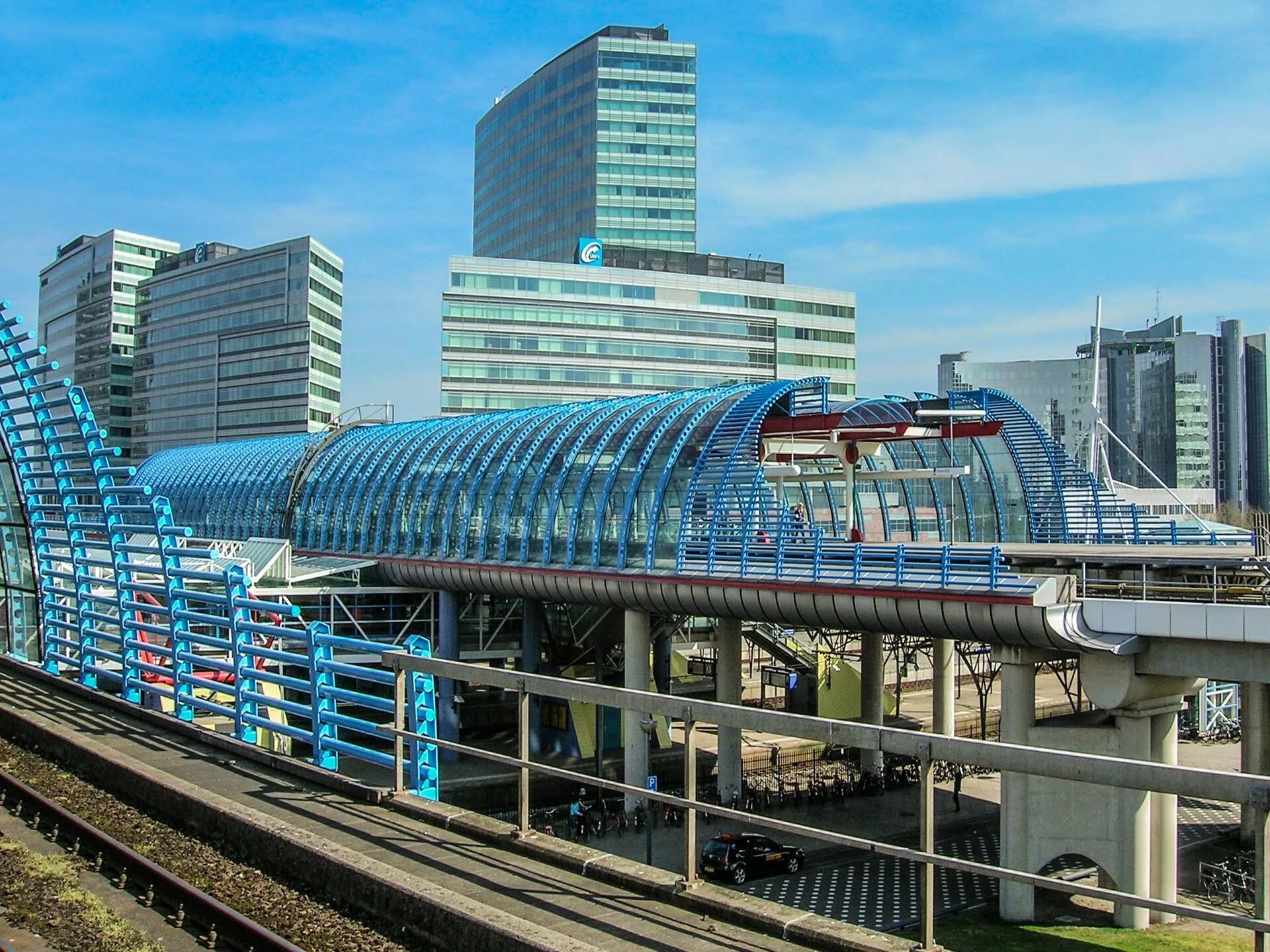 Включи городскую станцию. Железнодорожная станция Амстердам. Роттердам вокзал ЖД. Ассен Нидерланды вокзал. Железнодорожный вокзал Утрехт.
