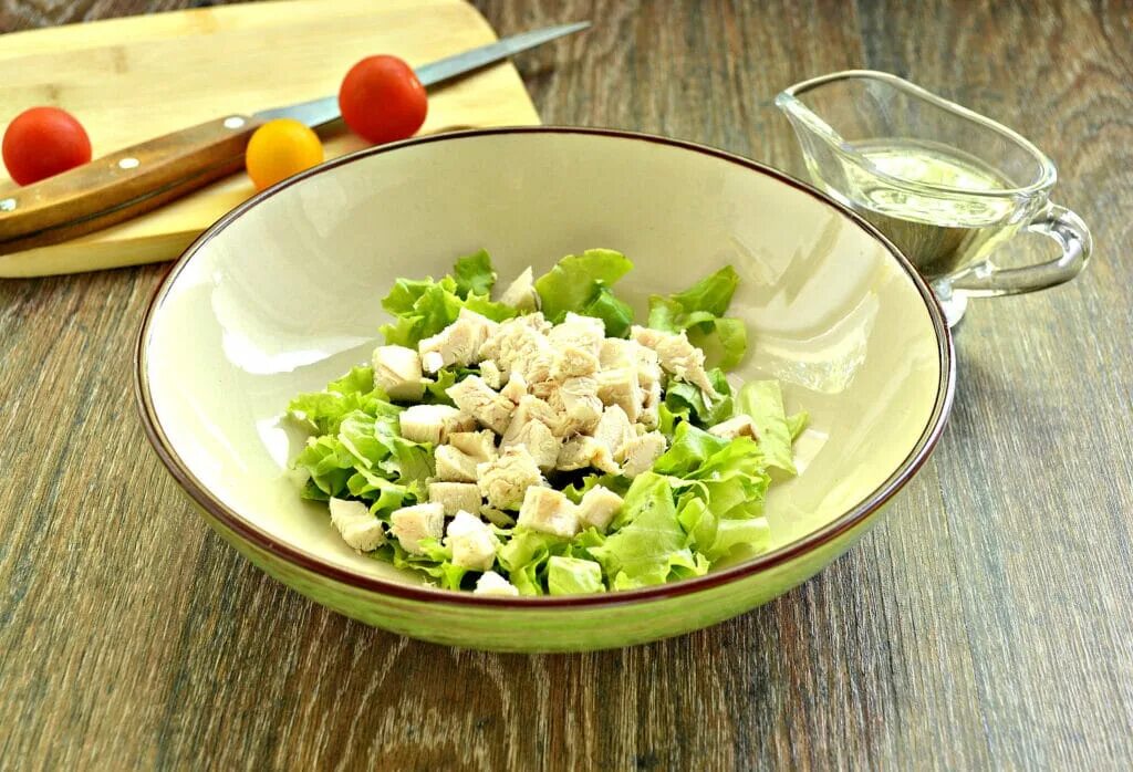 Салат курица масло оливковое. Салат с курицей и авокадо. салат с молоками. салат с личи. салат с авокадо и горбушей.